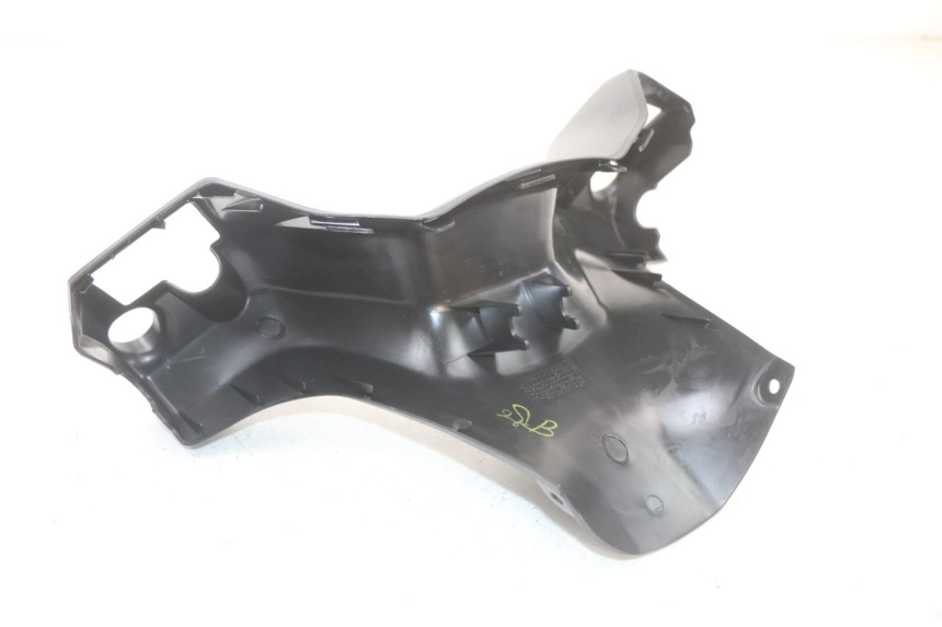 photo de OSŁONA KIEROWNICY PRZEDNIA SUZUKI BURGMAN 125 (2018 - 2021) - Stan powierzchni