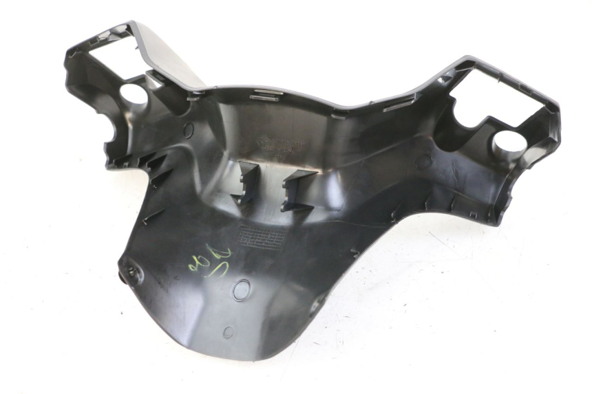 photo de OSŁONA KIEROWNICY PRZEDNIA SUZUKI BURGMAN 125 (2018 - 2021) - Zoom stanu zużycia