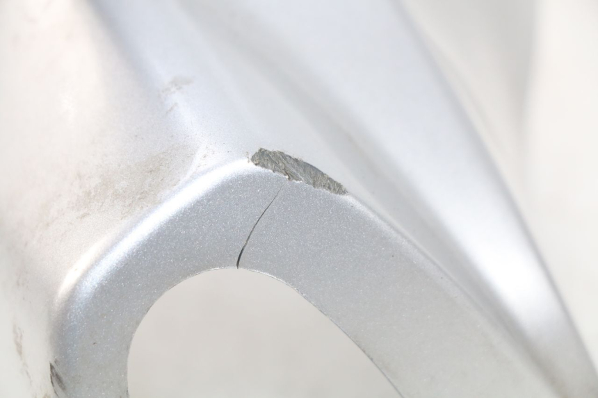 photo de OSŁONA KIEROWNICY PRZEDNIA SYM SYMPHONY 50 (2009 - 2015) - Szczegół części