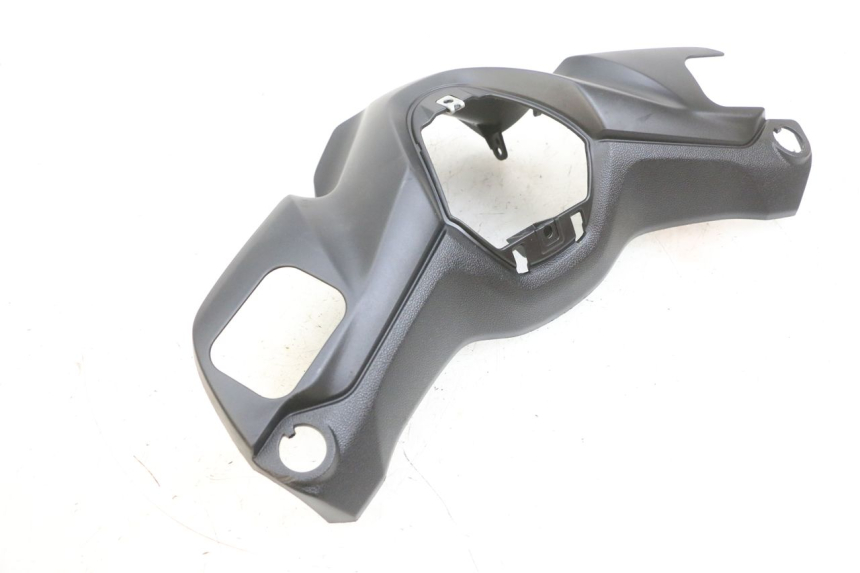 photo de OSŁONA KIEROWNICY PRZEDNIA YAMAHA TRICITY 300 (2020 - 2024) - Zbliżenie techniczne