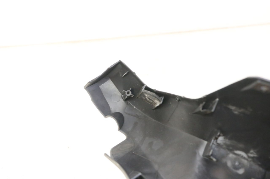 photo de OSŁONA KIEROWNICY PRZEDNIA SUZUKI UH BURGMAN 125 (2002 - 2006) - Szczegół części