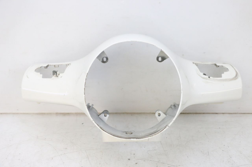 photo de OSŁONA KIEROWNICY PRZEDNIA PIAGGIO VESPA GTS SUPER IE 125 (2009 - 2016) - Widok główny