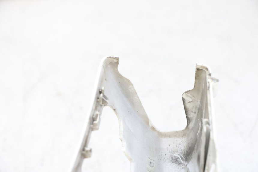 photo de OSŁONA KIEROWNICY PRZEDNIA PIAGGIO VESPA GTS SUPER IE 125 (2009 - 2016) - Szczegół części