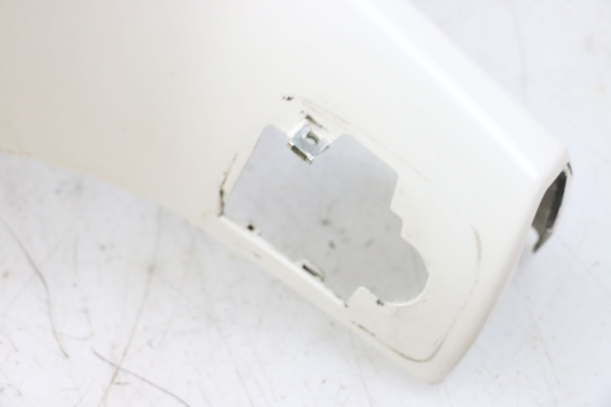 photo de OSŁONA KIEROWNICY PRZEDNIA PIAGGIO VESPA GTS SUPER IE 125 (2009 - 2016) - Widok z bliska