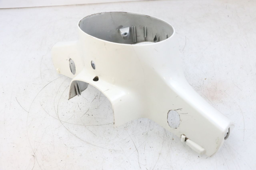 photo de OSŁONA KIEROWNICY PRZEDNIA PIAGGIO VESPA GTS SUPER IE 125 (2009 - 2016) - Struktura - zbliżenie