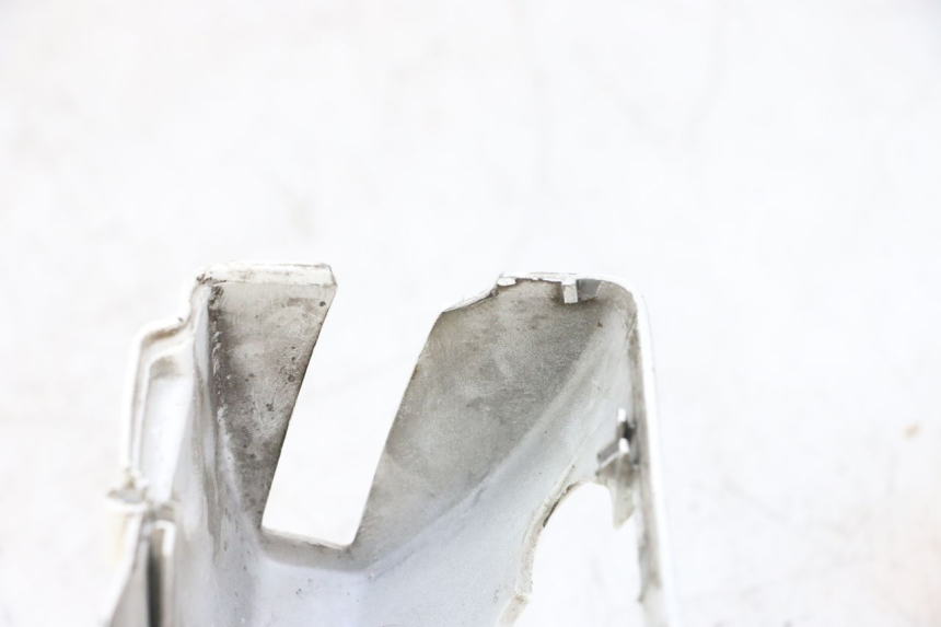 photo de OSŁONA KIEROWNICY PRZEDNIA PIAGGIO VESPA GTS SUPER IE 125 (2009 - 2016) - Zoom stanu zużycia