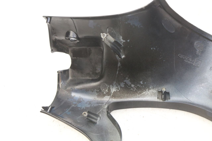 photo de OSŁONA KIEROWNICY PRZEDNIA PIAGGIO VESPA PRIMAVERA 2T 50 (2013 - 2018) - Inny kąt widzenia