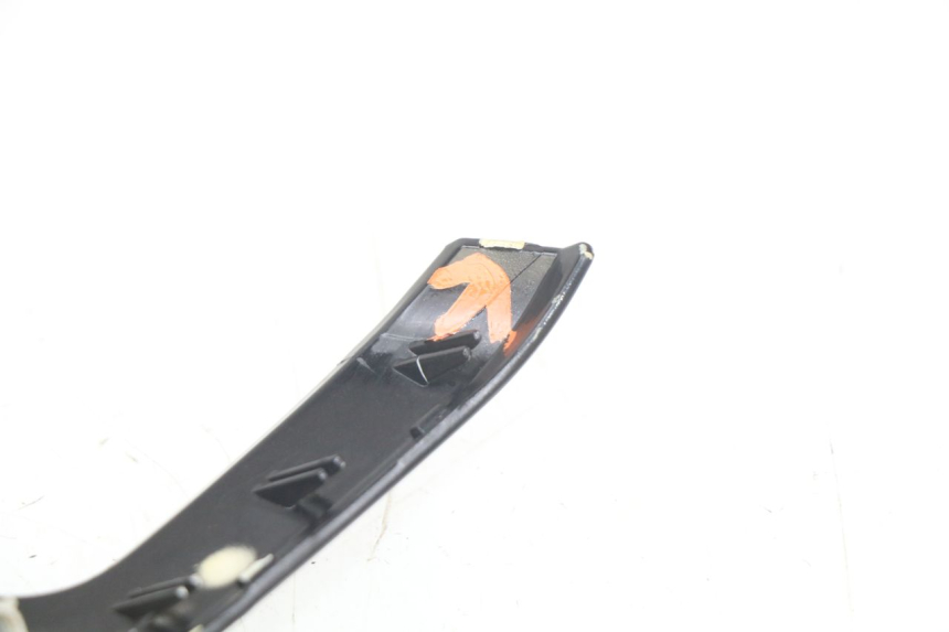 photo de OSŁONA KIEROWNICY PRZEDNIA YAMAHA X-MAX XMAX 250 (2006 - 2009) - Inny kąt widzenia