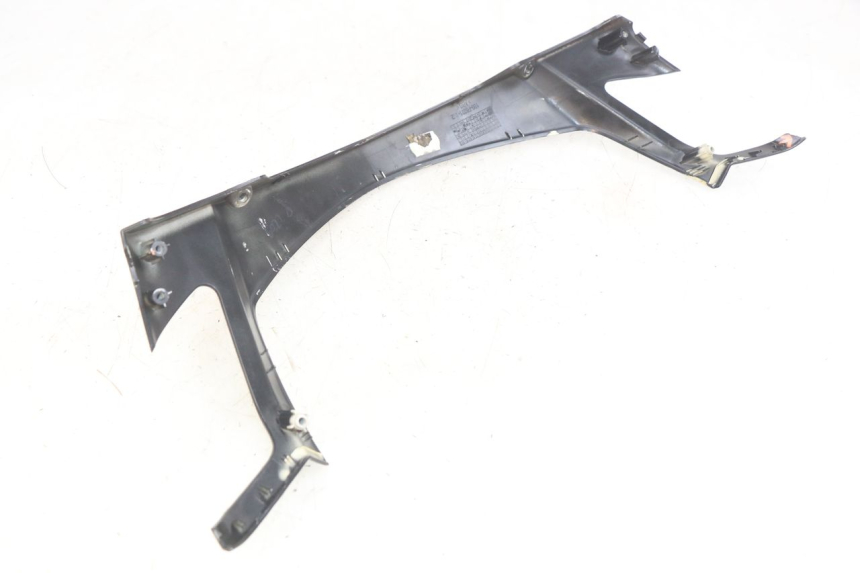 photo de OSŁONA KIEROWNICY PRZEDNIA YAMAHA X-MAX XMAX 250 (2006 - 2009) - Zbliżenie techniczne