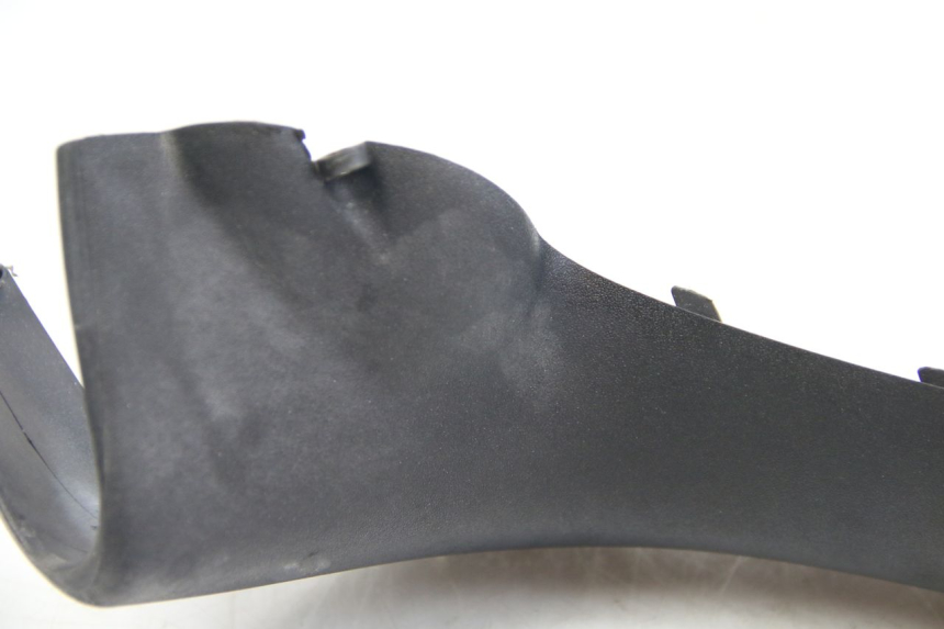 photo de OSŁONA KIEROWNICY PRZEDNIA PIAGGIO X8 125 (2004 - 2007) - Zbliżenie techniczne