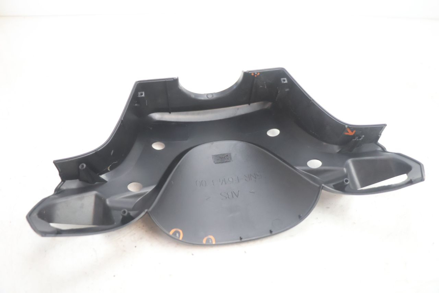 photo de OSŁONA KIEROWNICY PRZEDNIA YAMAHA YP MAJESTY 125 (2002 - 2006) - Oznaczenia i referencje