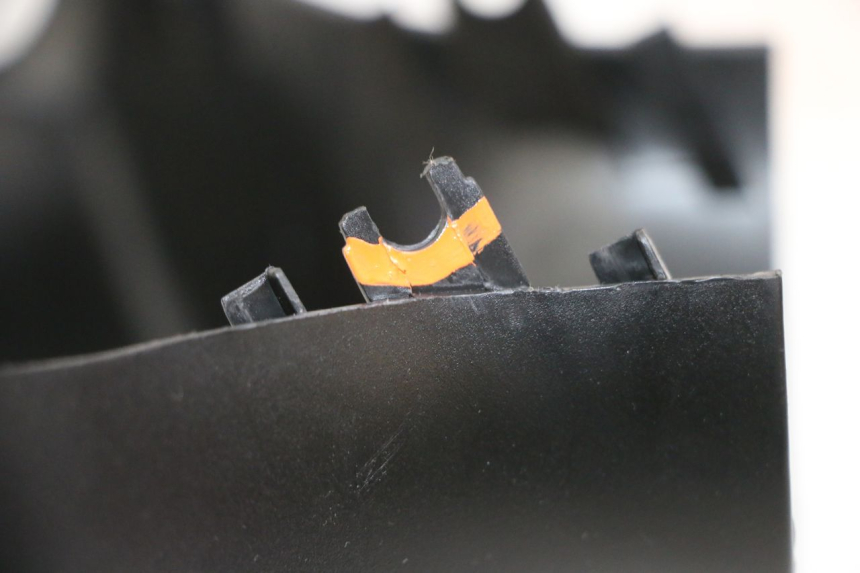 photo de OSŁONA KIEROWNICY PRZEDNIA PIAGGIO ZIP 2T 50 (2009 - 2019) - Szczegół części