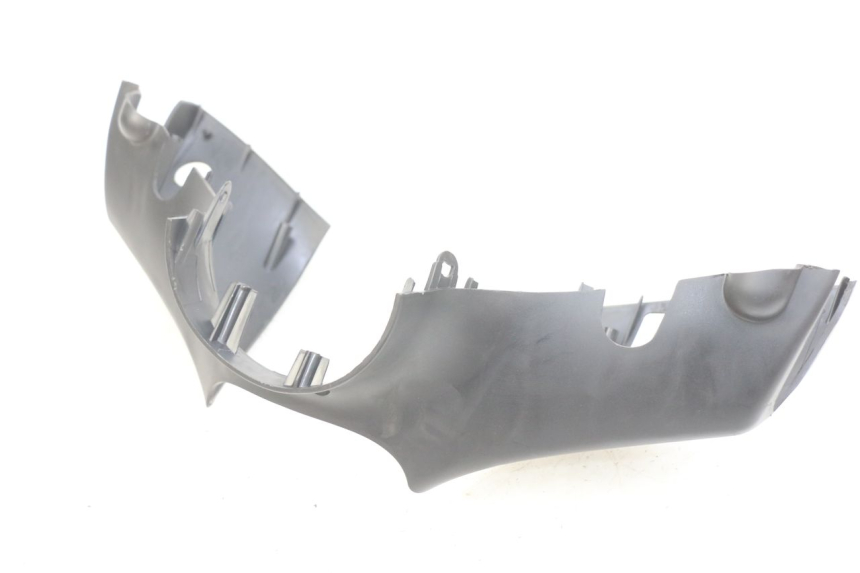 photo de OSŁONA KIEROWNICY PRZEDNIA PIAGGIO ZIP 4T 50 (2018 - 2020) - Zbliżenie techniczne