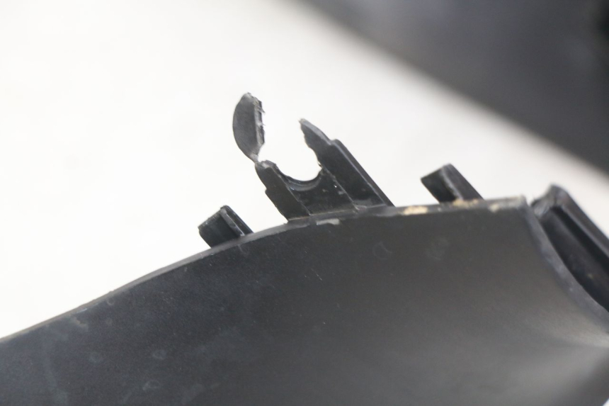 photo de OSŁONA KIEROWNICY PRZEDNIA PIAGGIO ZIP 4T 50 (2018 - 2020) - Zbliżenie techniczne