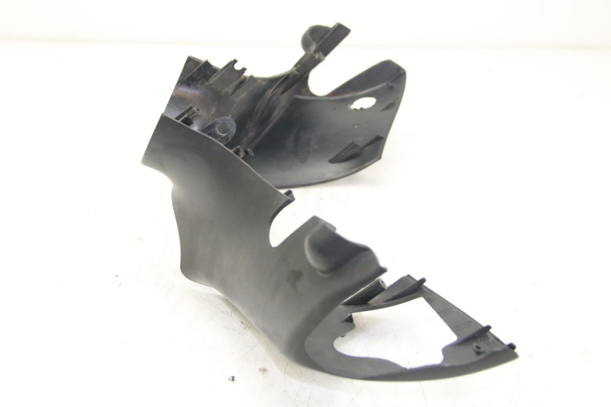 photo de OSŁONA KIEROWNICY PRZEDNIA PIAGGIO ZIP 4T 50 (2018 - 2020) - Zbliżenie techniczne