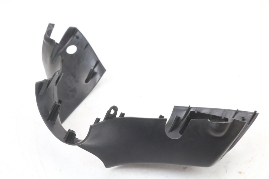 photo de OSŁONA KIEROWNICY PRZEDNIA PIAGGIO ZIP 4T 50 (2018 - 2020) - Zbliżenie techniczne