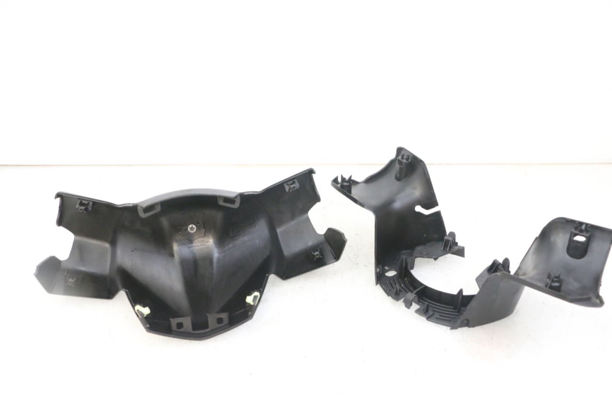 photo de OSŁONA KIEROWNICY PEUGEOT CITYSTAR 50 (2013 - 2017) - Szczegóły charakterystyczne