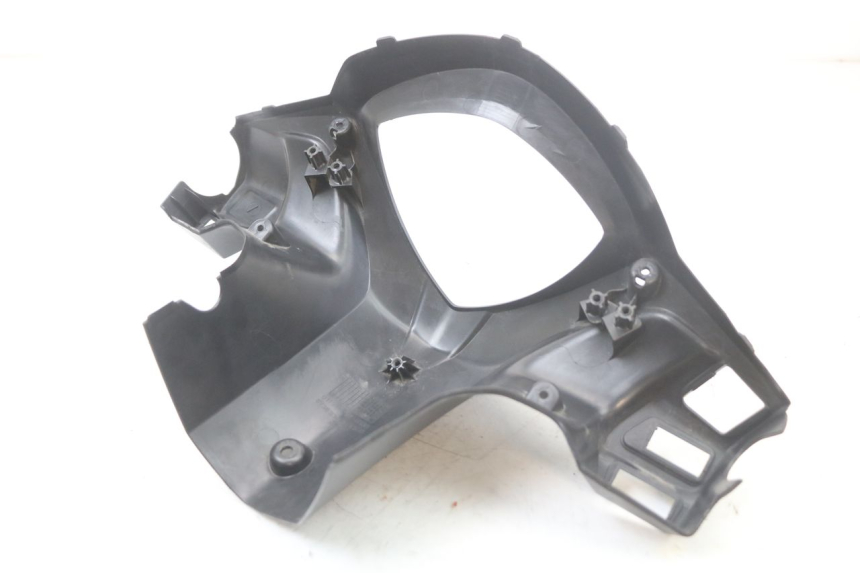 photo de OSŁONA PRZEŁĄCZNIKA KIEROWNICY SUZUKI ADDRESS 110 (2015 - 2020) - Stan powierzchni