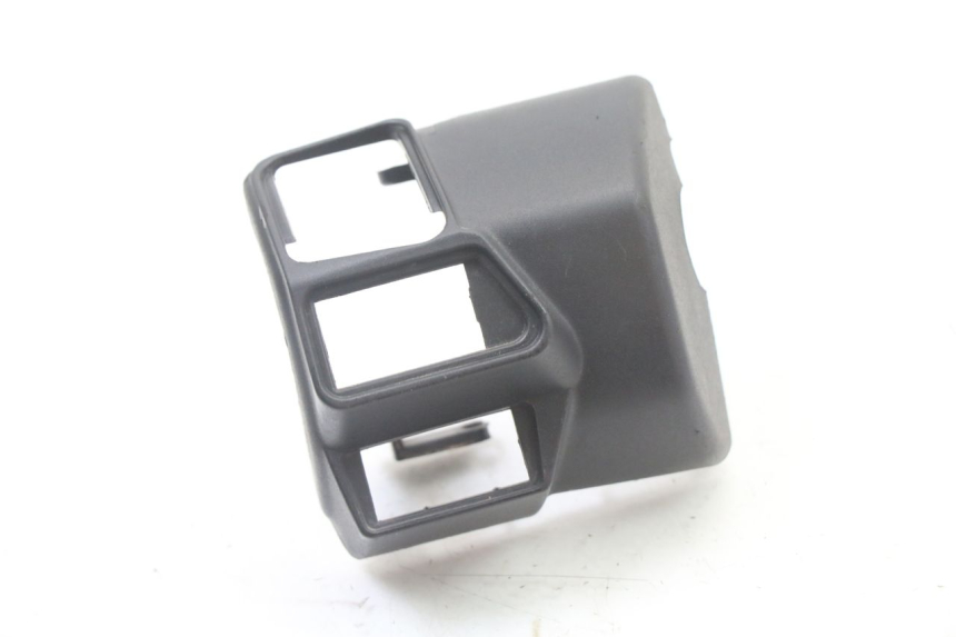 photo de OSŁONA PRZEŁĄCZNIKA KIEROWNICY APRILIA ATLANTIC 125 (2003 - 2009) - Widok główny