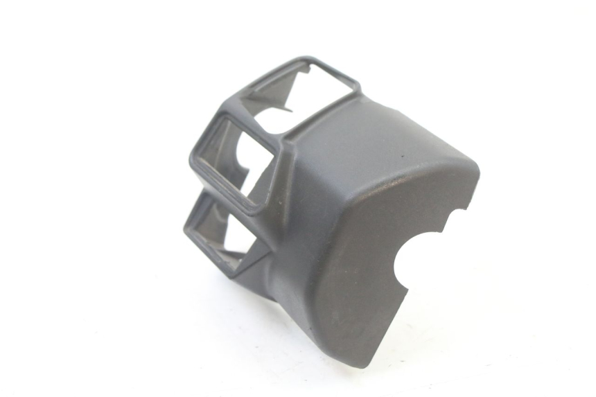 photo de OSŁONA PRZEŁĄCZNIKA KIEROWNICY APRILIA ATLANTIC 125 (2003 - 2009) - Zoom stanu zużycia