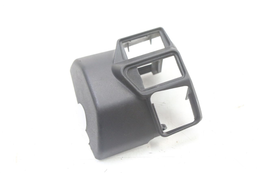 photo de OSŁONA PRZEŁĄCZNIKA KIEROWNICY APRILIA ATLANTIC 125 (2003 - 2009) - Inny kąt widzenia