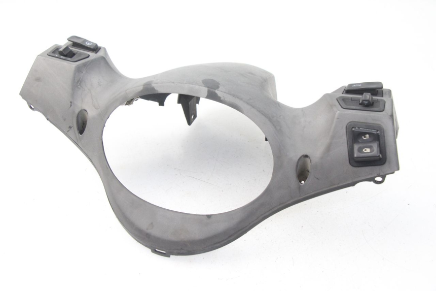 photo de OSŁONA PRZEŁĄCZNIKA KIEROWNICY SYM FIDDLE 2 50 (2008 - 2013) - Inny kąt widzenia