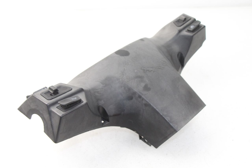 photo de OSŁONA PRZEŁĄCZNIKA KIEROWNICY SYM FIDDLE 2 50 (2008 - 2013) - Zbliżenie techniczne