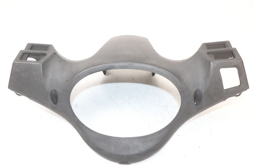 photo de OSŁONA PRZEŁĄCZNIKA KIEROWNICY SYM FIDDLE 2 50 (2008 - 2013) - Szczegół części