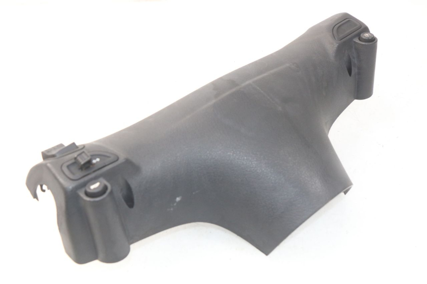 photo de OSŁONA PRZEŁĄCZNIKÓW KIEROWNICY PIAGGIO FLY 2T 50 (2004 - 2017) - Zoom stanu zużycia