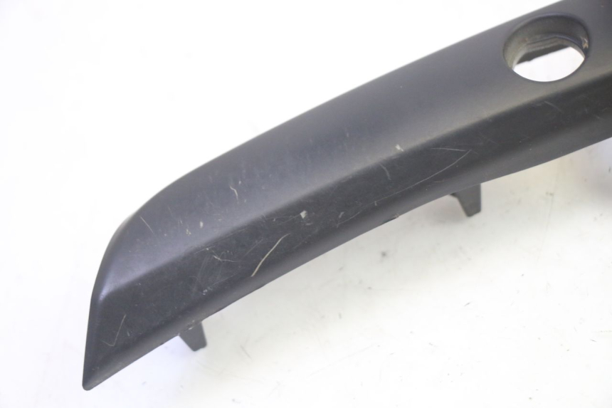 photo de OSŁONA PRZEŁĄCZNIKA KIEROWNICY PIAGGIO MP3 HPE 350 (2018 - 2020) - Zbliżenie techniczne