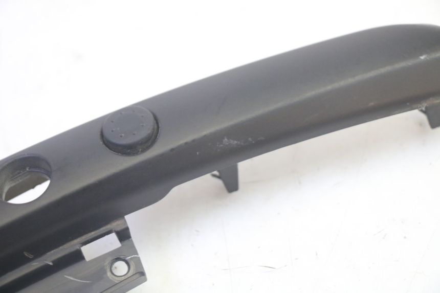 photo de OSŁONA PRZEŁĄCZNIKA KIEROWNICY PIAGGIO MP3 HPE 350 (2018 - 2020) - Punkty mocowania