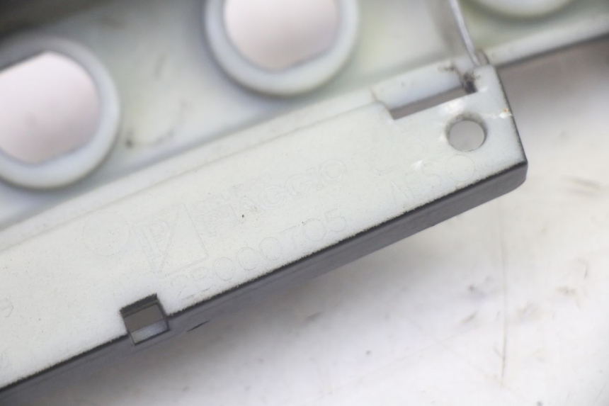 photo de OSŁONA PRZEŁĄCZNIKA KIEROWNICY PIAGGIO MP3 HPE 350 (2018 - 2020) - Oznaczenia i referencje