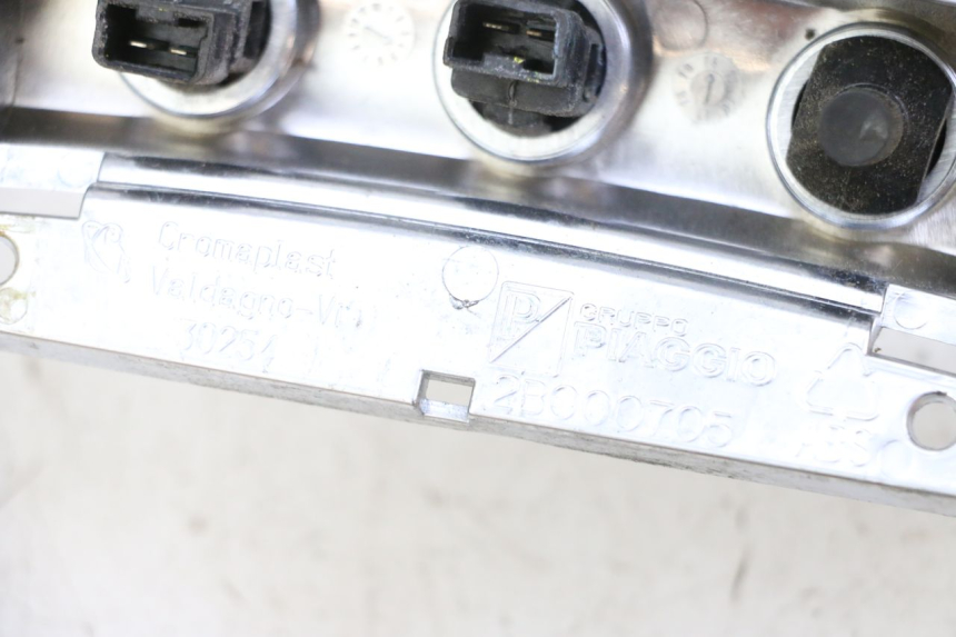 photo de OSŁONA PRZEŁĄCZNIKA KIEROWNICY PIAGGIO MP3 500 (2014 - 2017) - Szczegół części