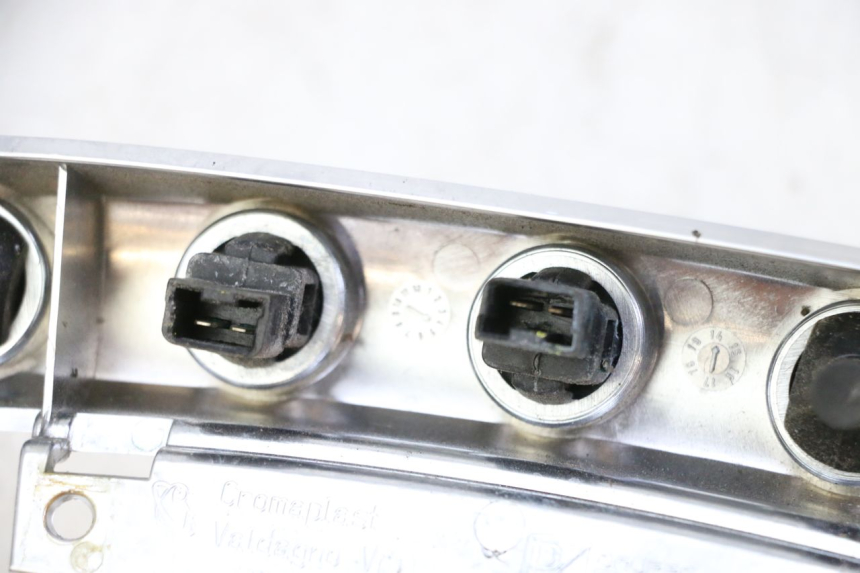 photo de OSŁONA PRZEŁĄCZNIKA KIEROWNICY PIAGGIO MP3 500 (2014 - 2017) - Zoom stanu zużycia