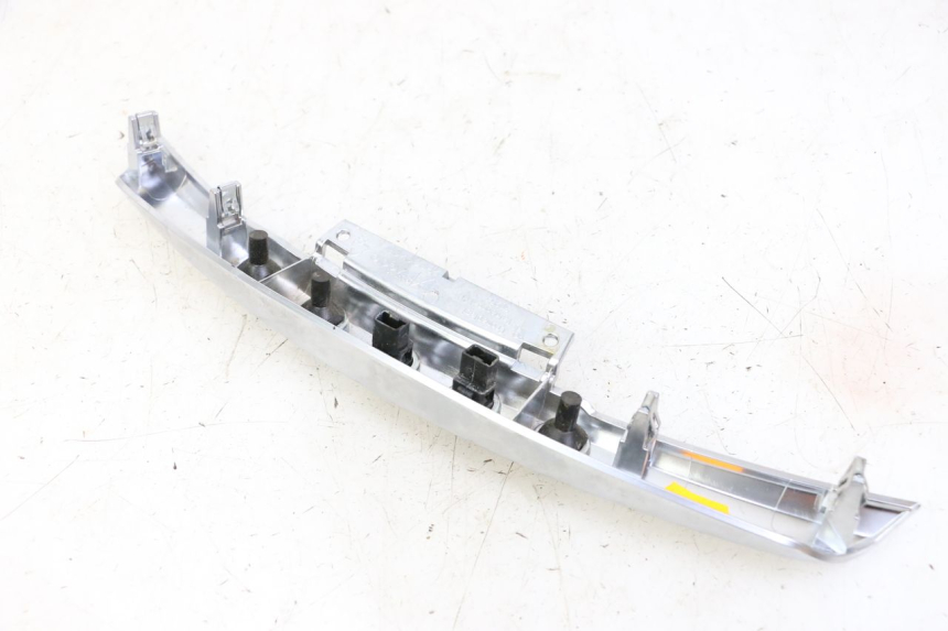 photo de OSŁONA PRZEŁĄCZNIKA KIEROWNICY PIAGGIO MP3 500 (2014 - 2017) - Inny kąt widzenia