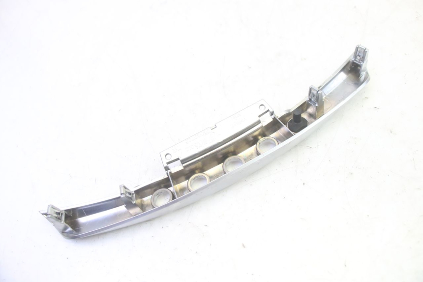 photo de OSŁONA PRZEŁĄCZNIKA KIEROWNICY PIAGGIO MP3 500 (2016 - 2018) - Zbliżenie techniczne