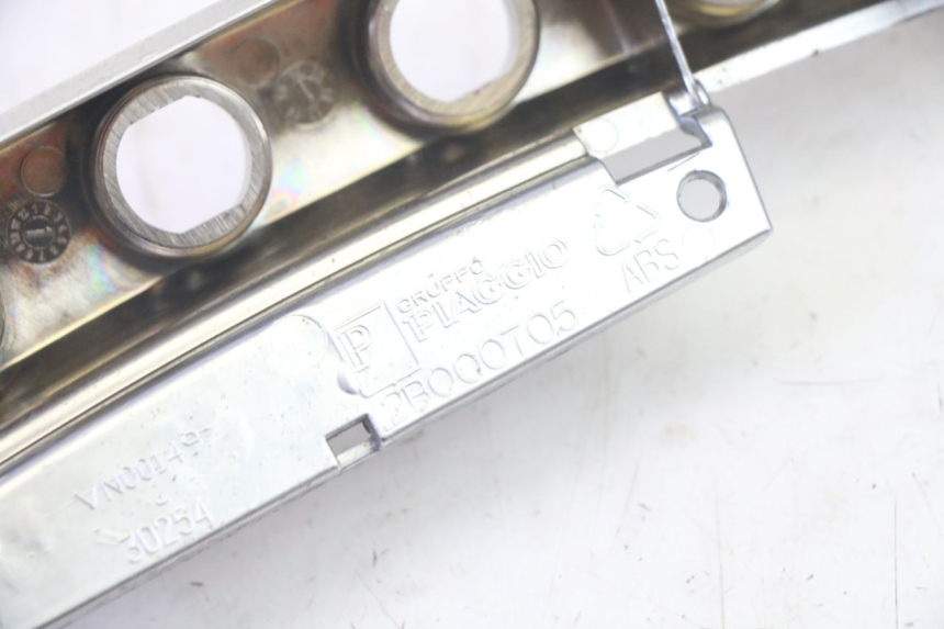 photo de OSŁONA PRZEŁĄCZNIKA KIEROWNICY PIAGGIO MP3 500 (2016 - 2018) - Widok ogólny