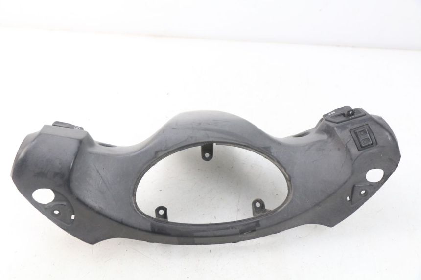 photo de OSŁONA PRZEŁĄCZNIKA KIEROWNICY YAMAHA NEO'S NEOS 2T 50 (2007 - 2017) - Szczegół części