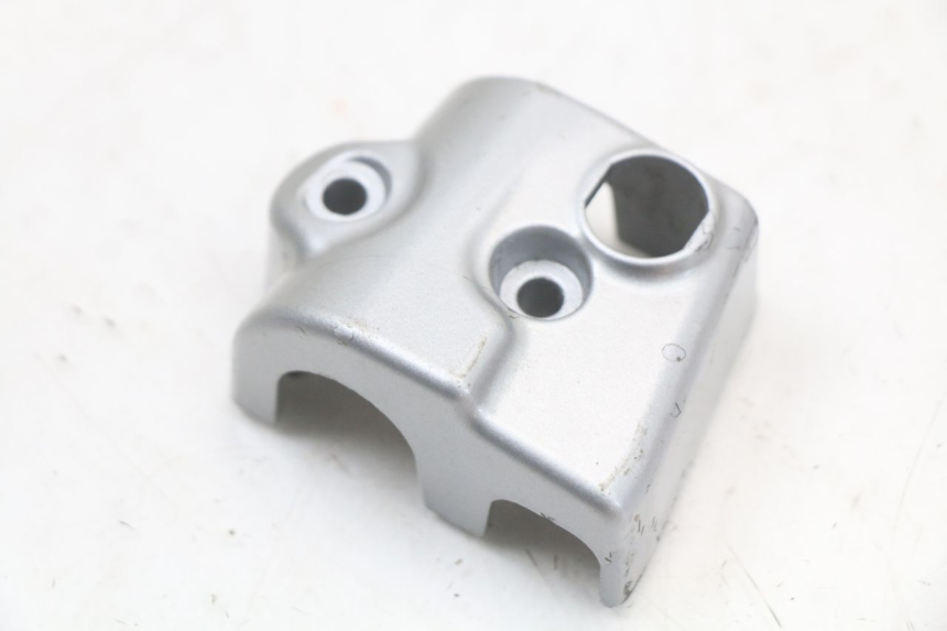 photo de OSŁONA PRZEŁĄCZNIKA KIEROWNICY MOTO GUZZI NORGE 8V GT 1200 (2011 - 2016) - Zoom stanu zużycia