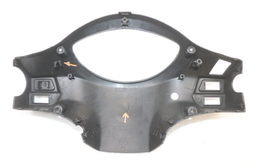 photo de OSŁONA PRZEŁĄCZNIKA KIEROWNICY PEUGEOT TWEET 125 (2018 - 2021) - Szczegół części