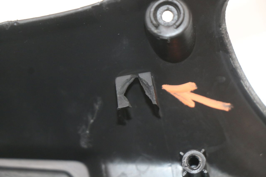 photo de OSŁONA PRZEŁĄCZNIKA KIEROWNICY PEUGEOT TWEET 125 (2018 - 2021) - Widok produktu