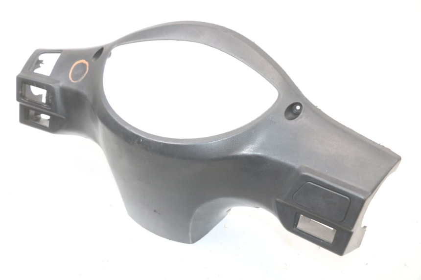 photo de OSŁONA PRZEŁĄCZNIKA KIEROWNICY PEUGEOT TWEET 125 (2018 - 2021) - Zoom stanu zużycia