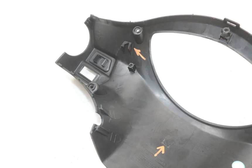 photo de OSŁONA PRZEŁĄCZNIKA KIEROWNICY PEUGEOT TWEET 125 (2018 - 2021) - Inny kąt widzenia