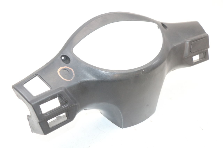 photo de OSŁONA PRZEŁĄCZNIKA KIEROWNICY PEUGEOT TWEET 125 (2018 - 2021) - Zbliżenie techniczne