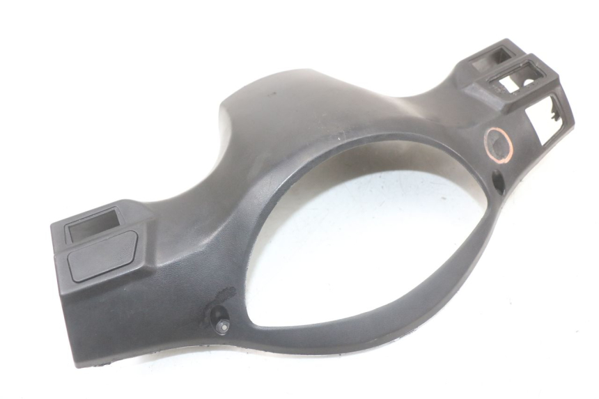 photo de OSŁONA PRZEŁĄCZNIKA KIEROWNICY PEUGEOT TWEET 125 (2018 - 2021) - Oznaczenia i referencje