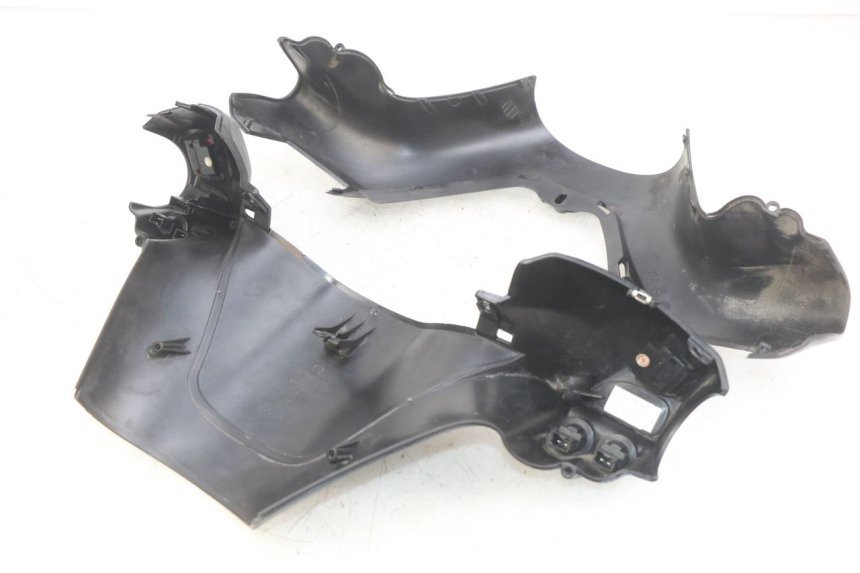 photo de OSŁONA PRZEŁĄCZNIKA KIEROWNICY PIAGGIO XEVO - X EVO 125 (2007 - 2017) - Zbliżenie komponentów