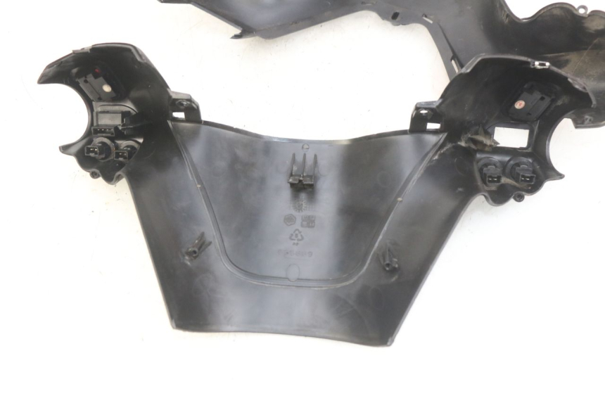 photo de OSŁONA PRZEŁĄCZNIKA KIEROWNICY PIAGGIO XEVO - X EVO 125 (2007 - 2017) - Oznaczenia i referencje