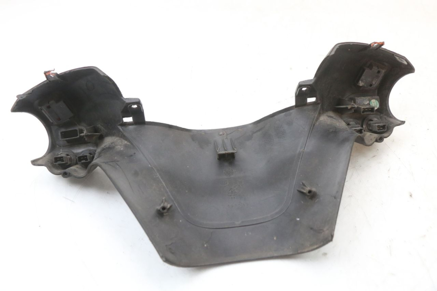 photo de OSŁONA PRZEŁĄCZNIKA KIEROWNICY PIAGGIO XEVO - X EVO 125 (2007 - 2017) - Zbliżenie techniczne