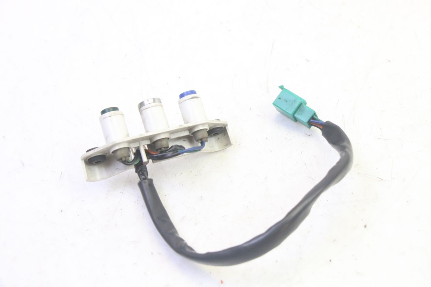 photo de OSŁONA PRZEŁĄCZNIKA KIEROWNICY KYMCO ZING 125 (1997 - 2003) - Zoom stanu zużycia