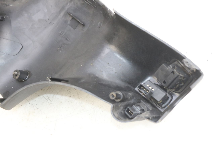 photo de OSŁONA PRZEŁĄCZNIKA KIEROWNICY PIAGGIO ZIP 2T 50 (2009 - 2019) - Zoom stanu zużycia